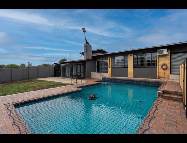 3 BEDROOM HOUSE FOR SALE IN SOUTH CREST